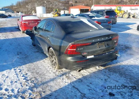 2020 Volvo S60 T6 Momentum z USA, uszkodzony, nr VIN 7JRA22TK4LG030820